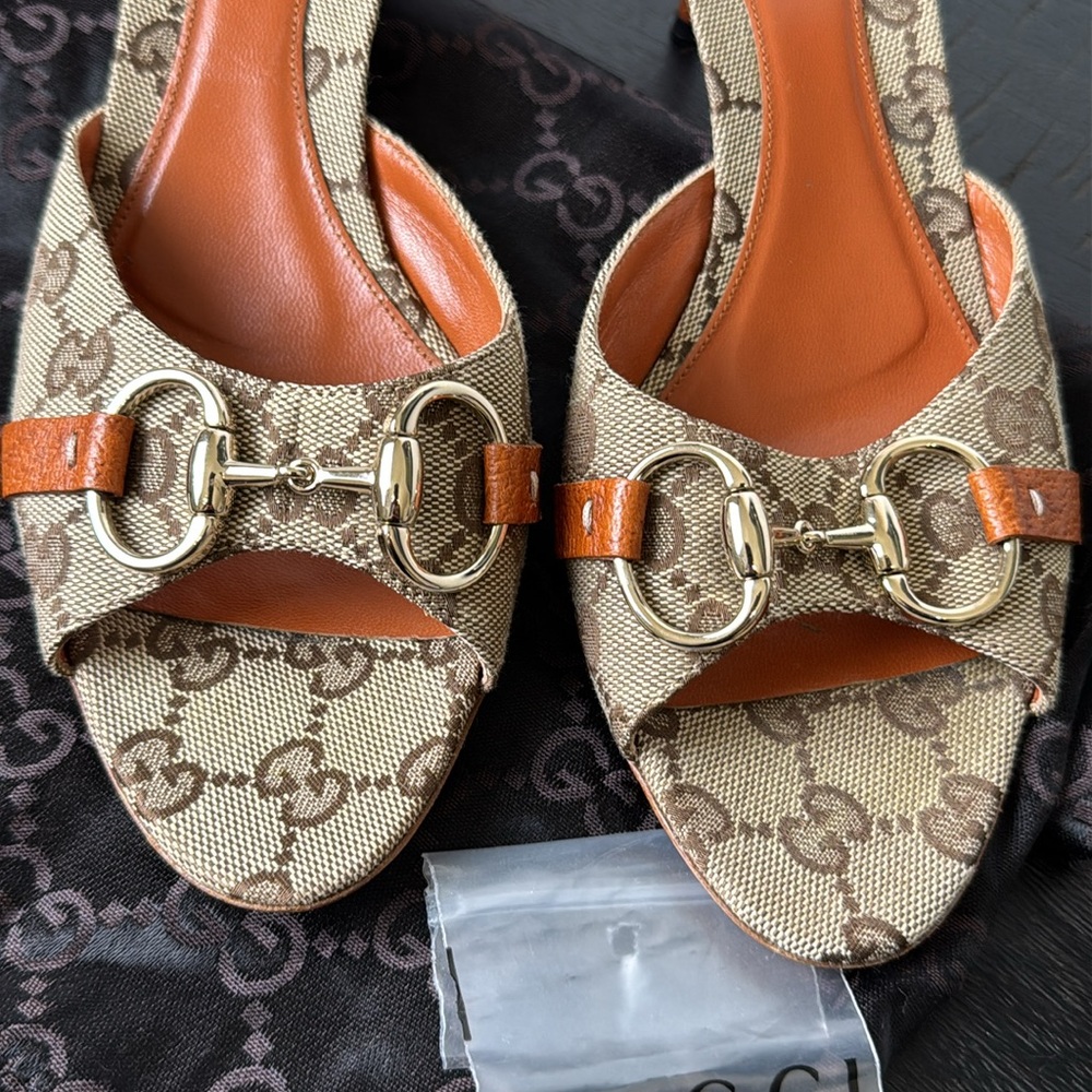 GUCCI TAN HORSEBIT LOGO HEELS sz 8 - Picture 2 of 7